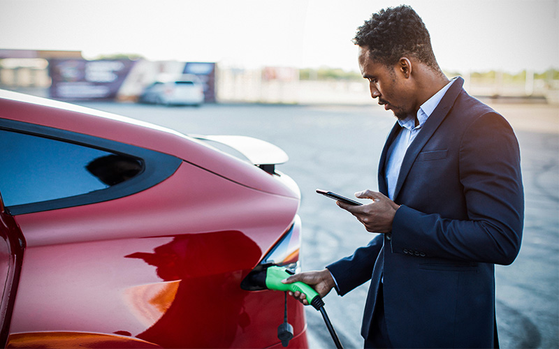 E-Auto Ladevorgang unterwegs
